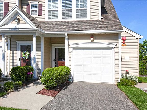 2nd image of 125 Wildwood Cir