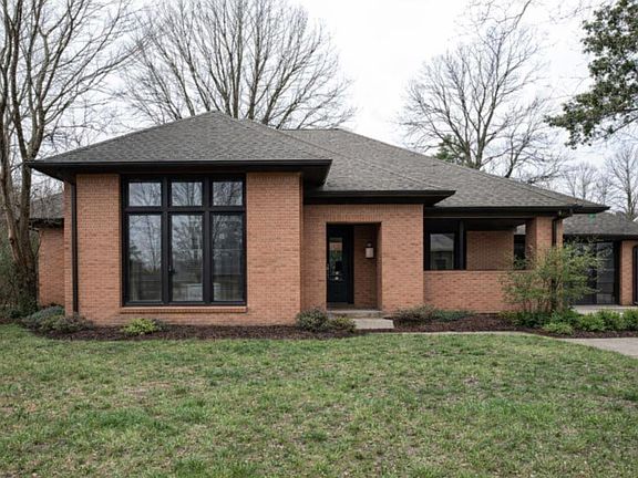 3rd image of 885 Linden Grove Cv