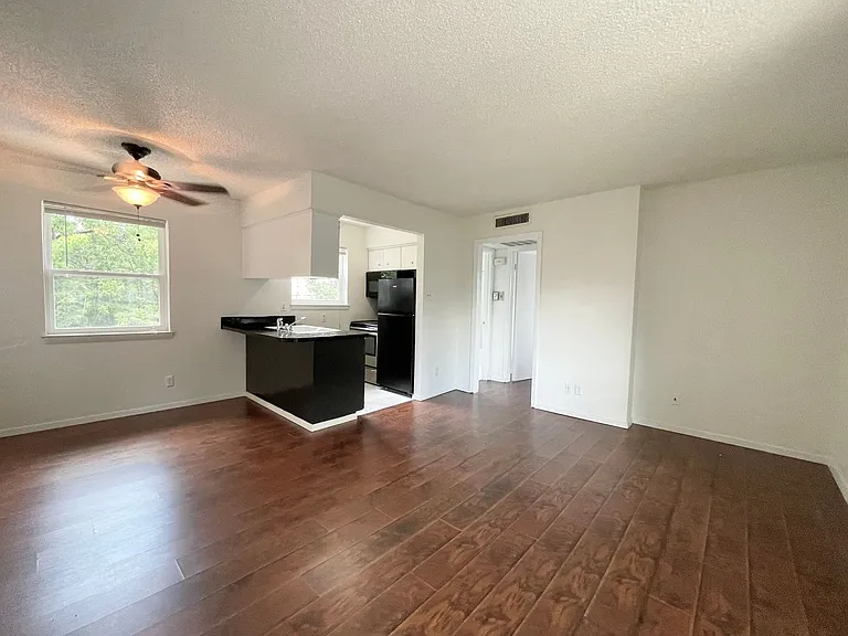 4811 Live Oak St — Photo 10