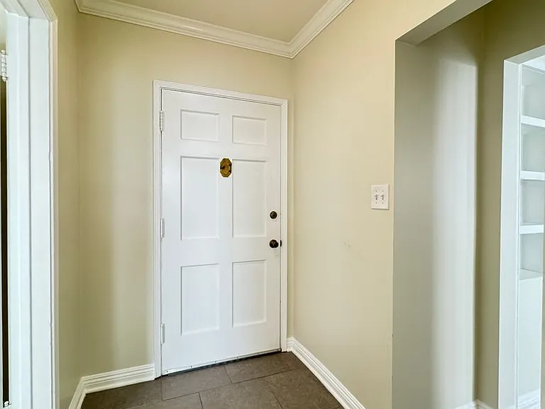 352 S Reeves Dr — Photo 14