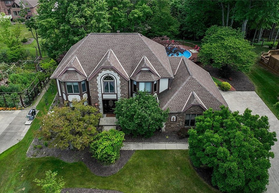 1st image of 10673 Tudor Cir