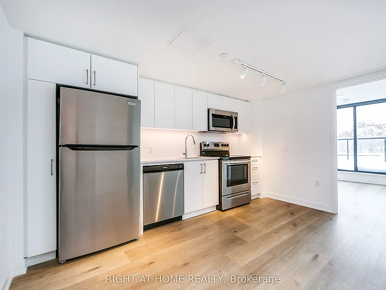 897 College St W #506 — Photo 14