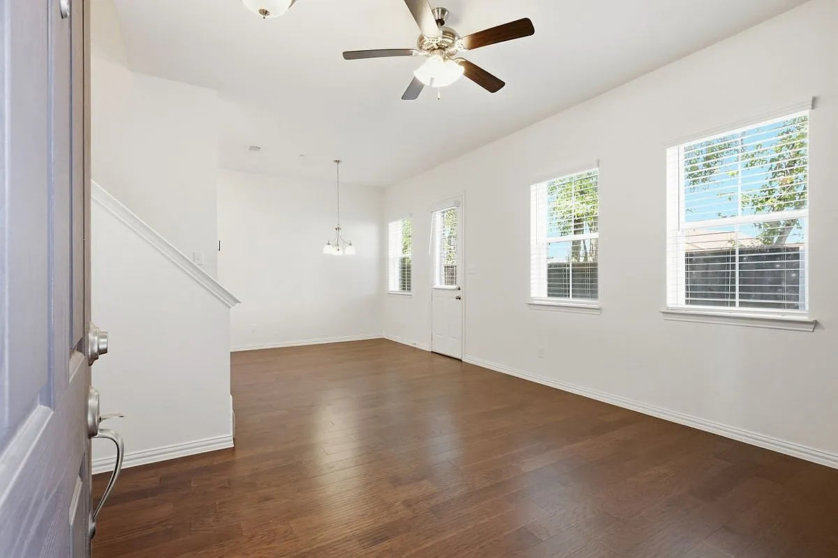 4 bed, 3.0 bath, 1782 sqft, $2,350 — Photo 2