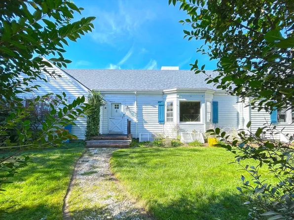 19 Harbor St, Dartmouth, MA 02748