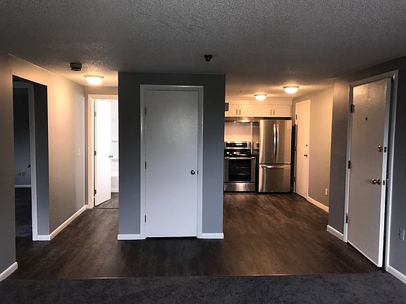 4th image of 135 Creek St APT 9