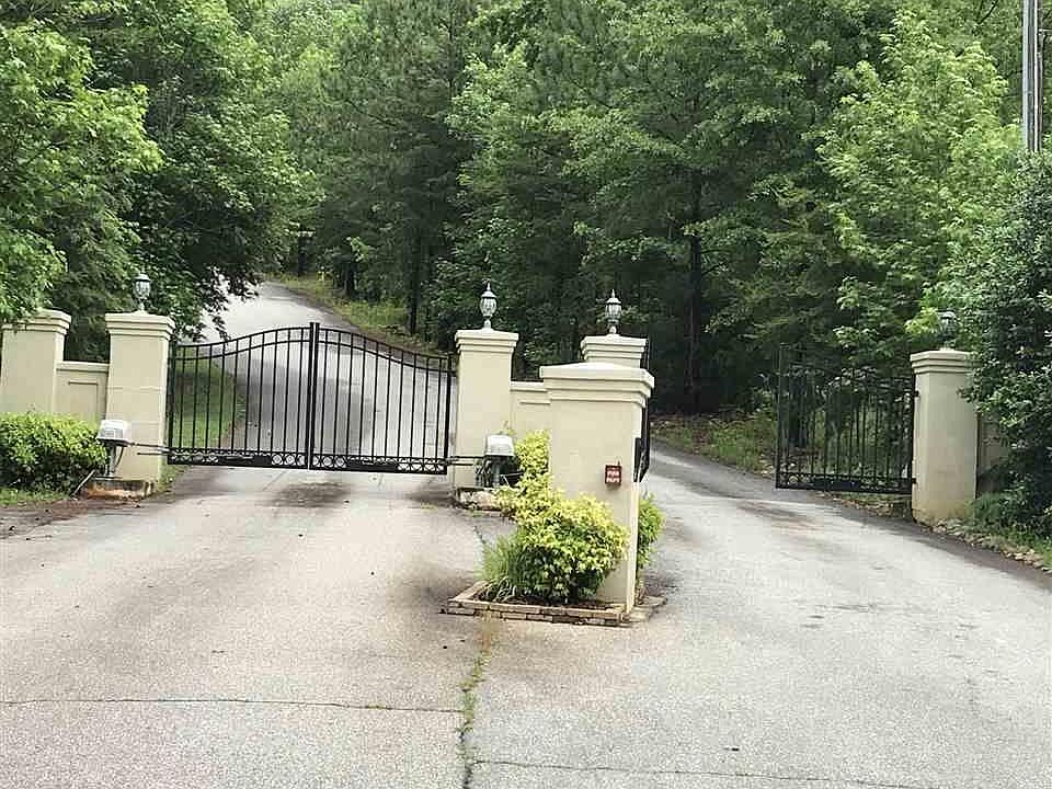 2nd image of 2 Lindasue Ln