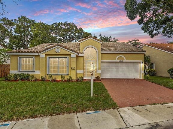 2nd image of 1033 W Siena Oaks Cir Circle W