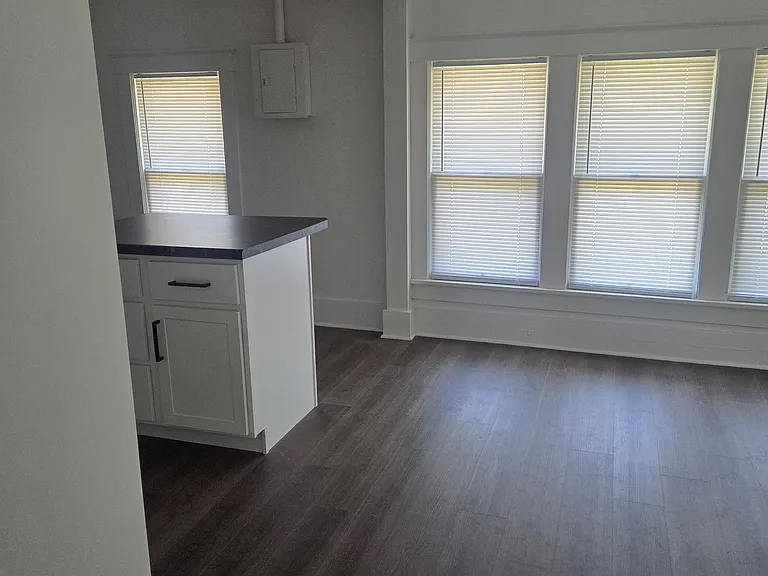 708 N Lake St #B — Photo 6
