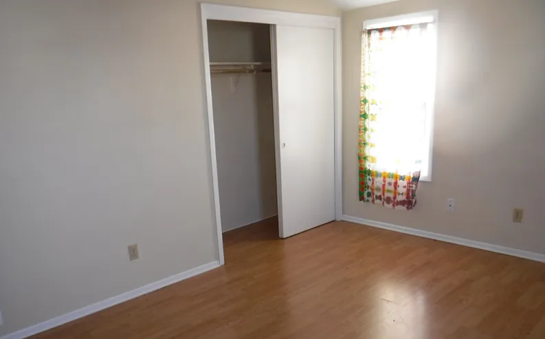 Owatonna - Large 2 Bedroom Duplex 139 1/2 W. Front St. Available Immediately! — Photo 4