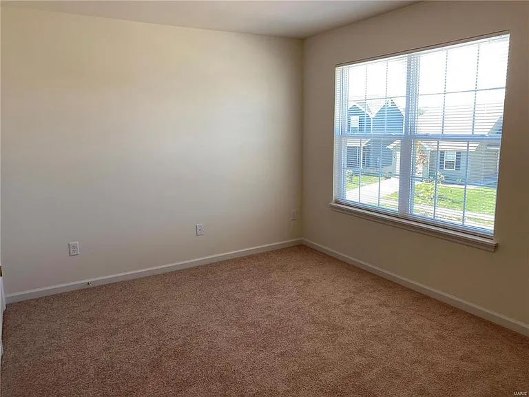 612 Summer Breeze Ln — Photo 12