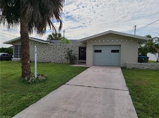 3934 Country Club Blvd, Cape Coral, FL 33904