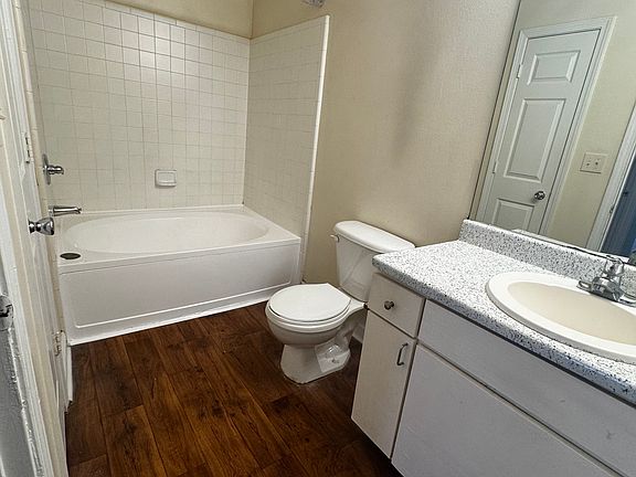 5th image of 18189 Sterling Gate Cir