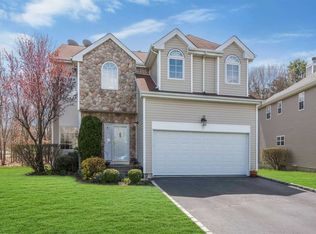 31 Sunflower Ridge Rd, South Setauket, NY 11720