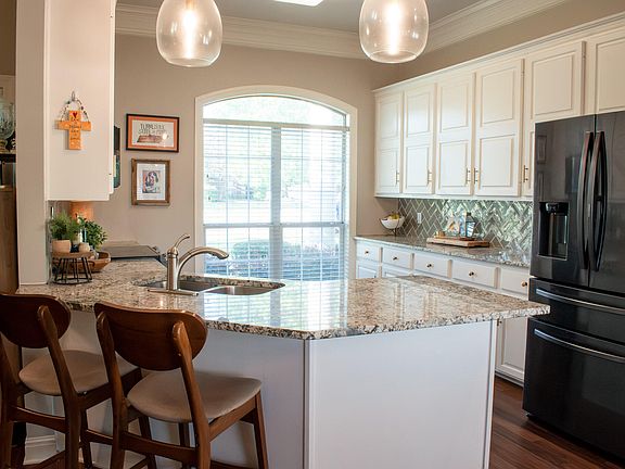 4th image of 4591 Meadow Ridge Dr