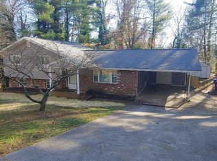 121 Newridge Rd, Oak Ridge, TN 37830