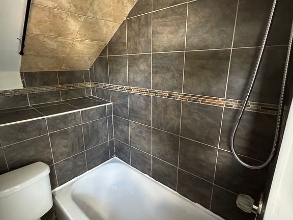 5th image of 18-20 Lanark Ave #3A