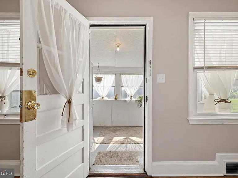 407 Manassas Ave — Photo 18
