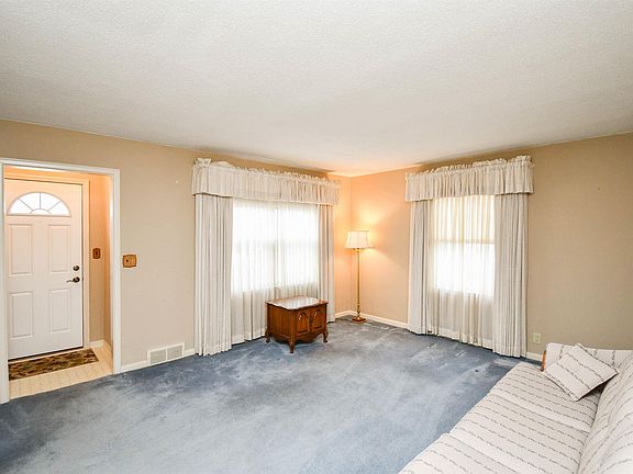 2nd image of 2520 S Center Ave
