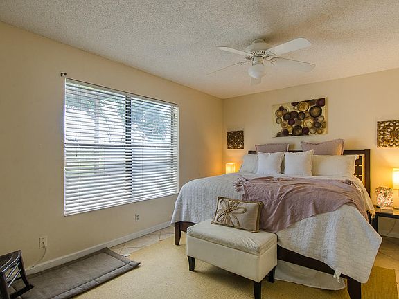 4th image of 129 Buttonwood Cir