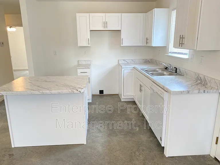 2963 Lake Park Rd — Photo 5