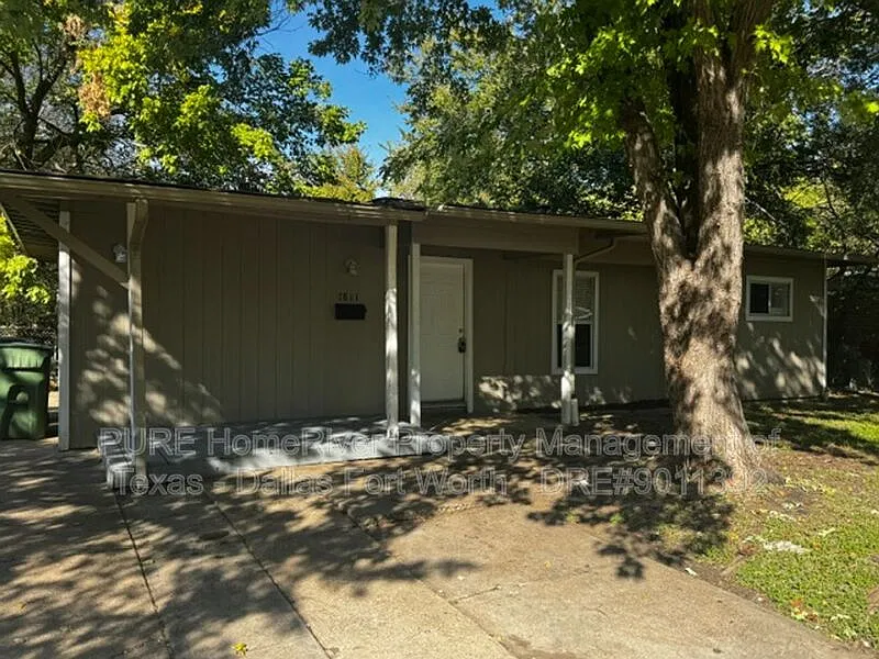 2 bed, 1.0 bath, 1129 sqft, $1,600 — Photo 2