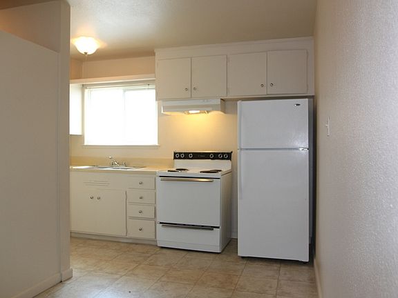 Carmichael Apartments Kitchen