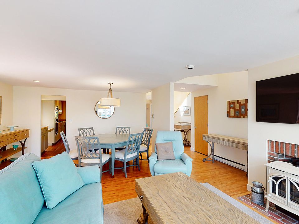 52 Bay View St Camden ME Zillow