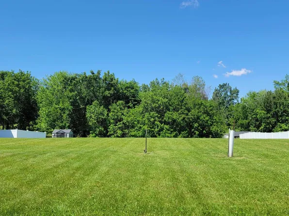 508 Prairie Meadow Dr, Blue Grass, IA 52726