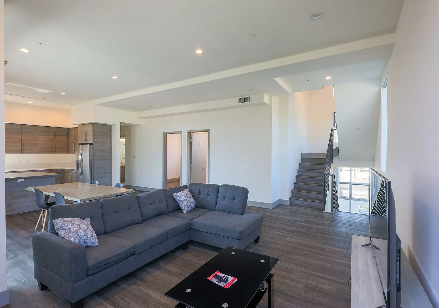 1208 W 25th St — Photo 1