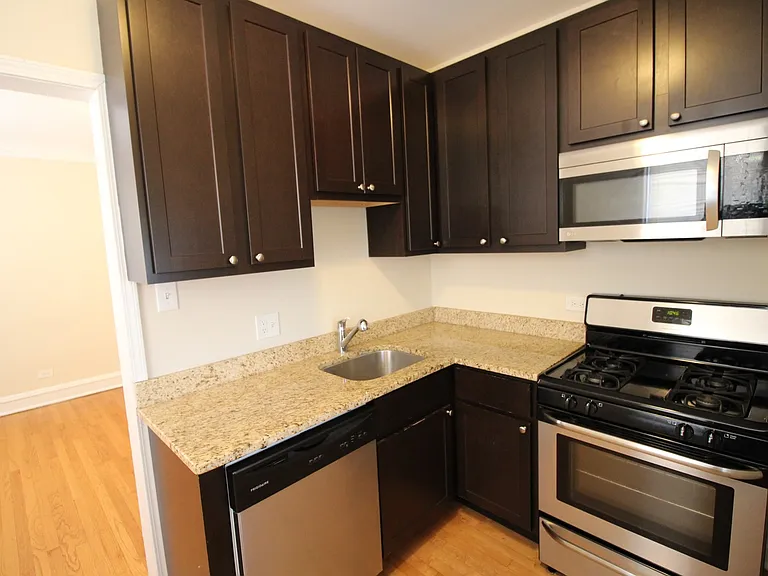 2337-43 W Rosemont Ave #6254-58 — Photo 10