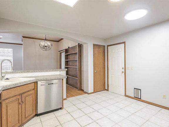 5th image of 2455 Manchester Dr Unit 37