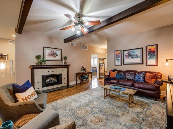 (undisclosed Address), Grapevine, TX 76051