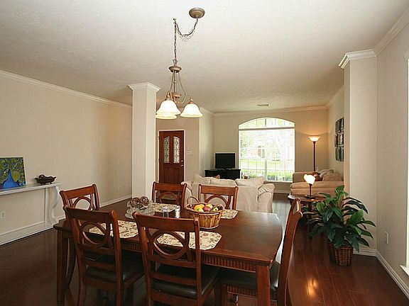 4th image of 1905 Oak Hollow Dr E
