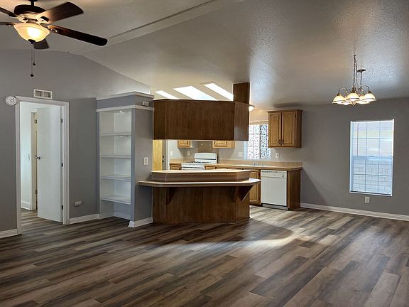 3rd image of 24871 Fir Ave