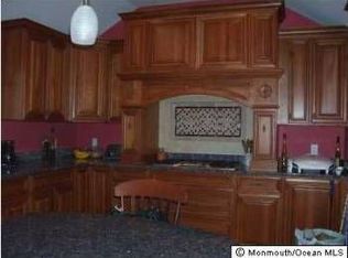 8 Miriam Pl, Middletown, NJ 07748