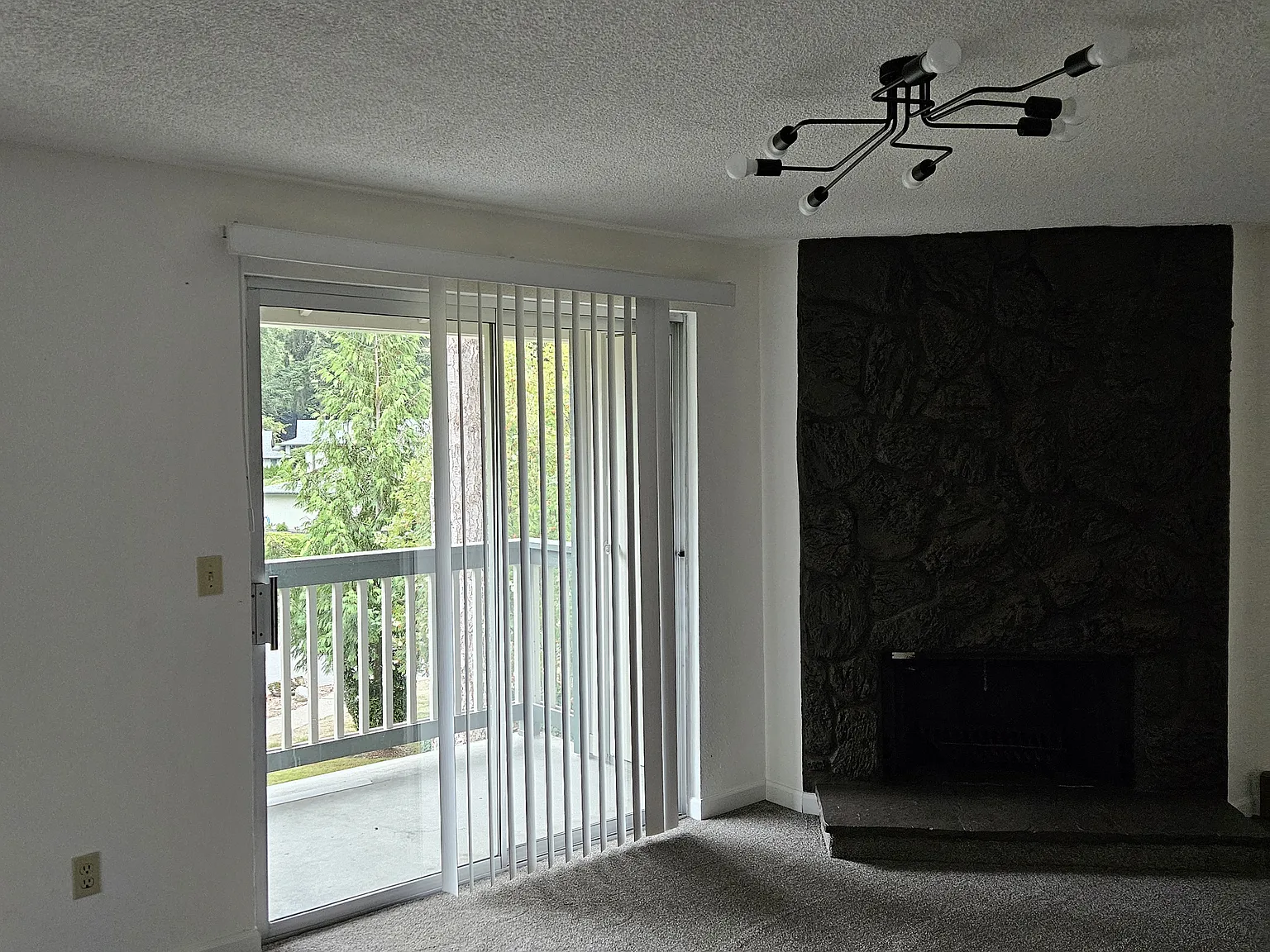 3 bed, 1350 sqft, $2,750 — Photo 2