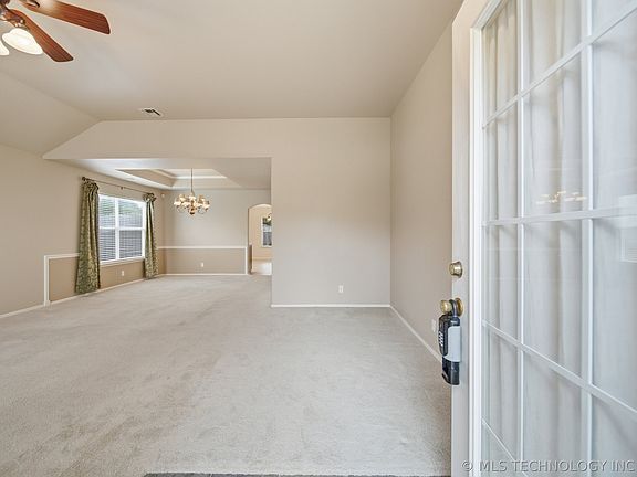 5th image of 5121 S Oak Ave