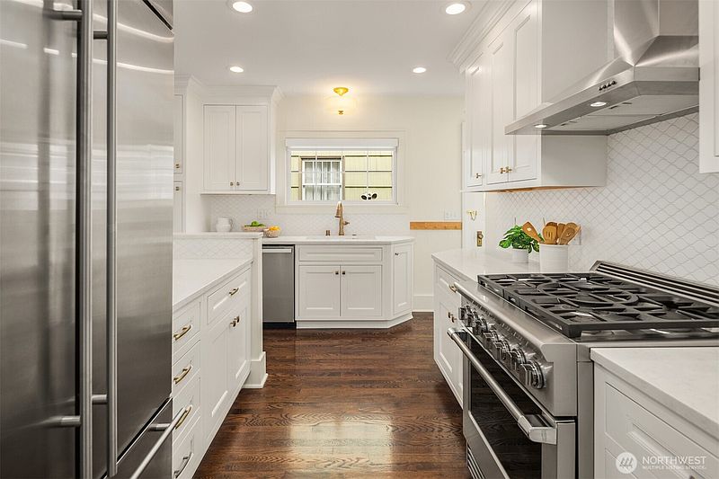 4th image of 5224 37th Avenue NE