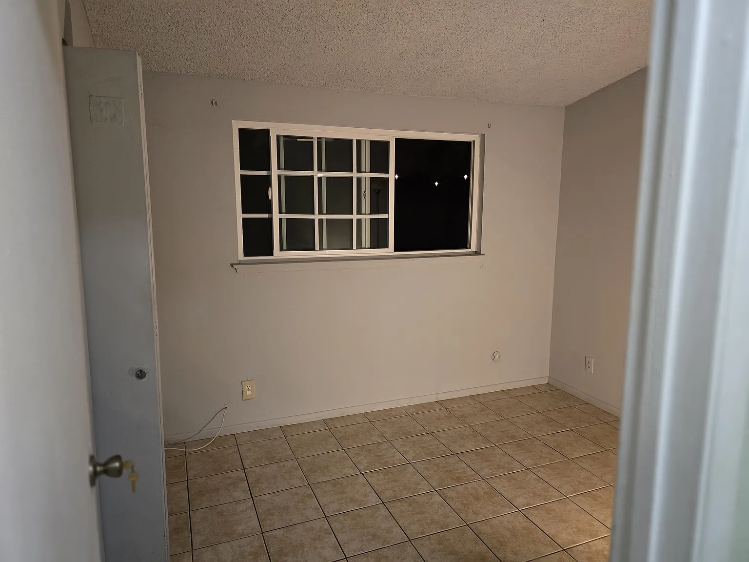 5 bed, 1342 sqft, $900 — Photo 2