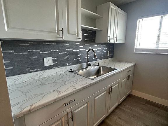 3rd image of 717 W Tiffany Dr APT 4