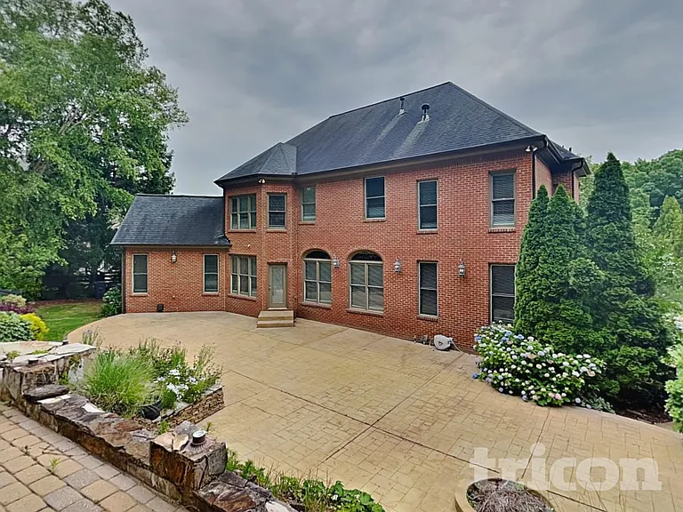 5840 Cool Springs Dr — Photo 24