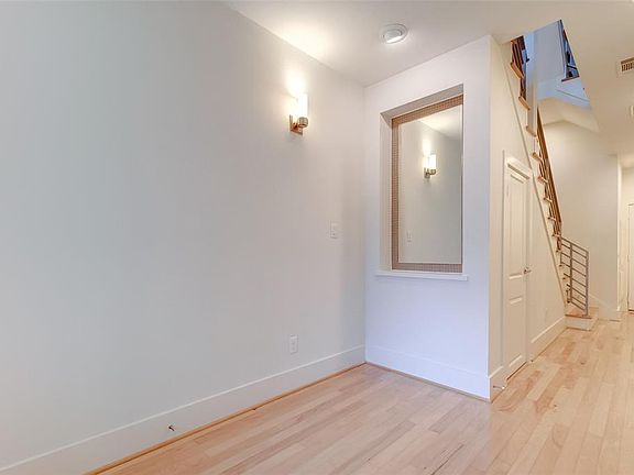 4th image of 5421 Hidalgo St Unit D