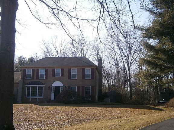 2nd image of 5 Lakeview Ct