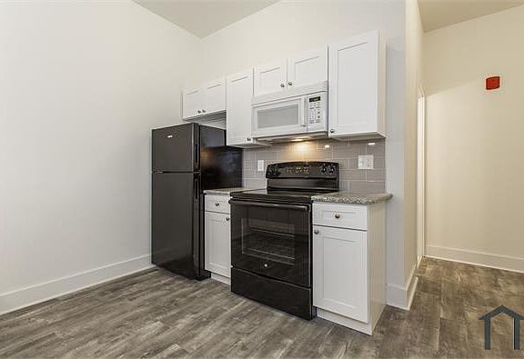 3rd image of 6032 Market St Floor 2