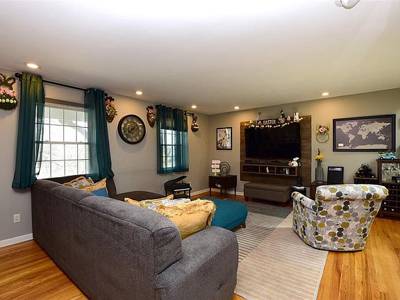 3rd image of 3200 Harwood Dr
