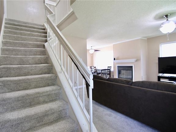 3rd image of 835 Wyndham Pl