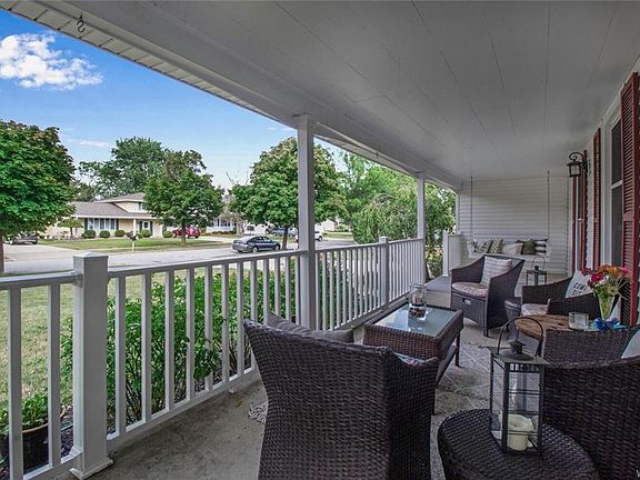 5th image of 15 Beaumont Dr