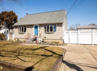 520 N Delaware Ave, Lindenhurst, NY 11757