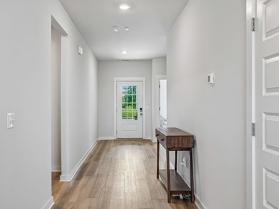 5th image of 1054 Ewell Farm Cir