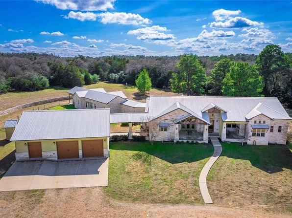 335 La Reata Trl, Smithville, TX 78957